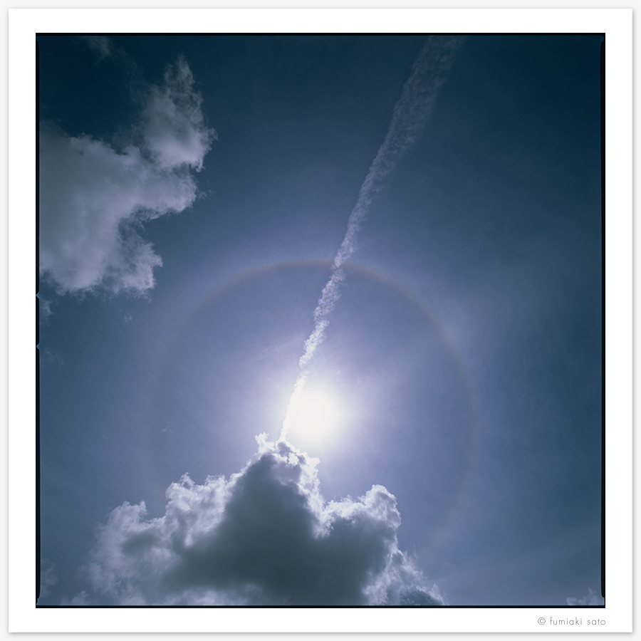 飛行機雲と日暈